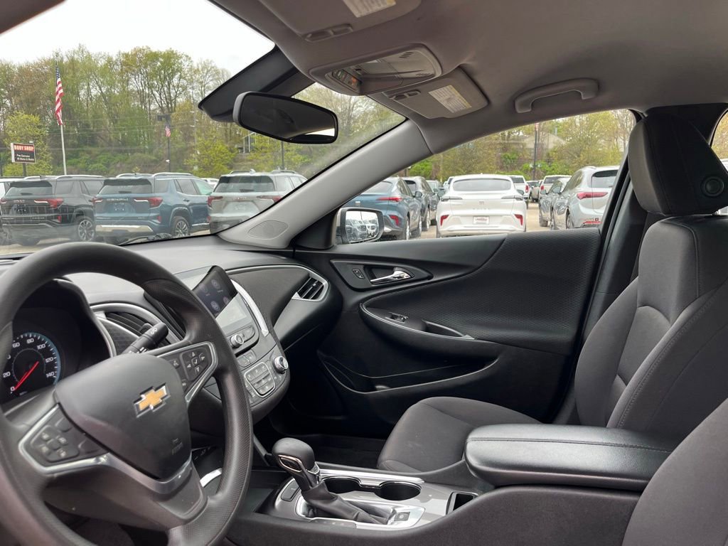 Used 2022 Chevrolet Malibu LT FWD image 18