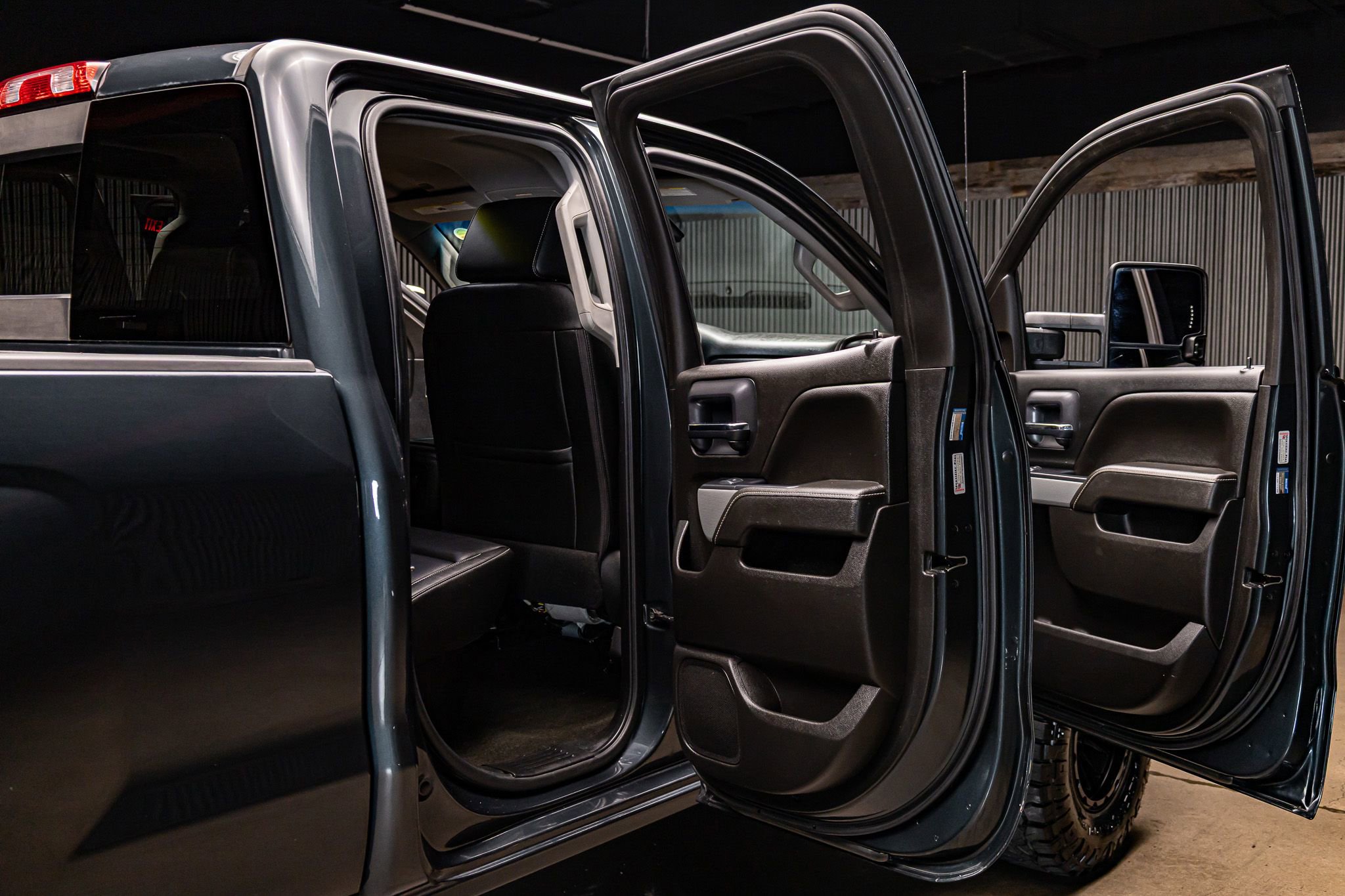 Used 2018 Chevrolet Silverado 1500 LTZ Z71 w/ LTZ Plus Package image 31