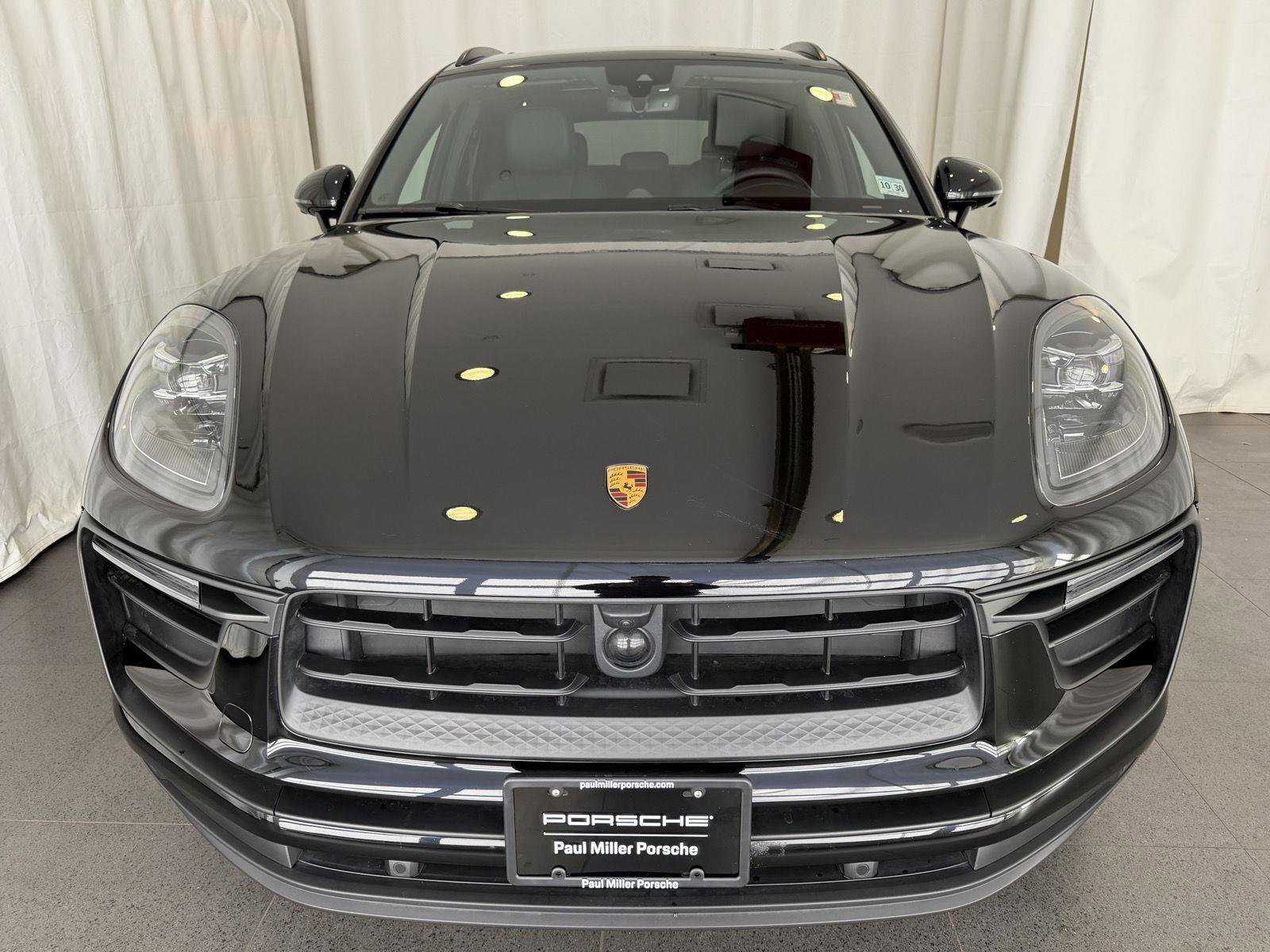 Certified 2025 Porsche Macan image 6