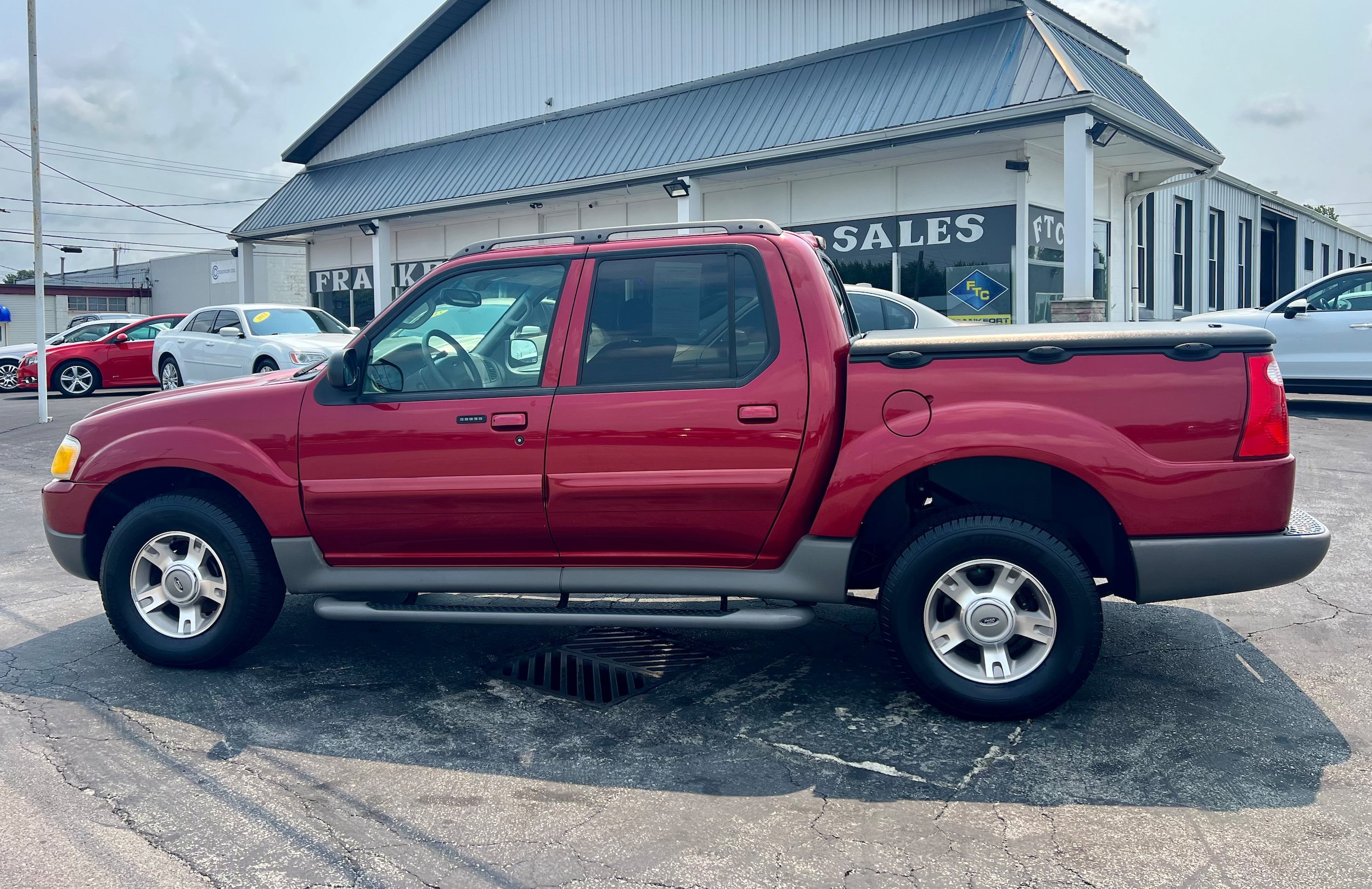 Used 2003 Ford Explorer Sport Trac XLS AWD/4WD image 8