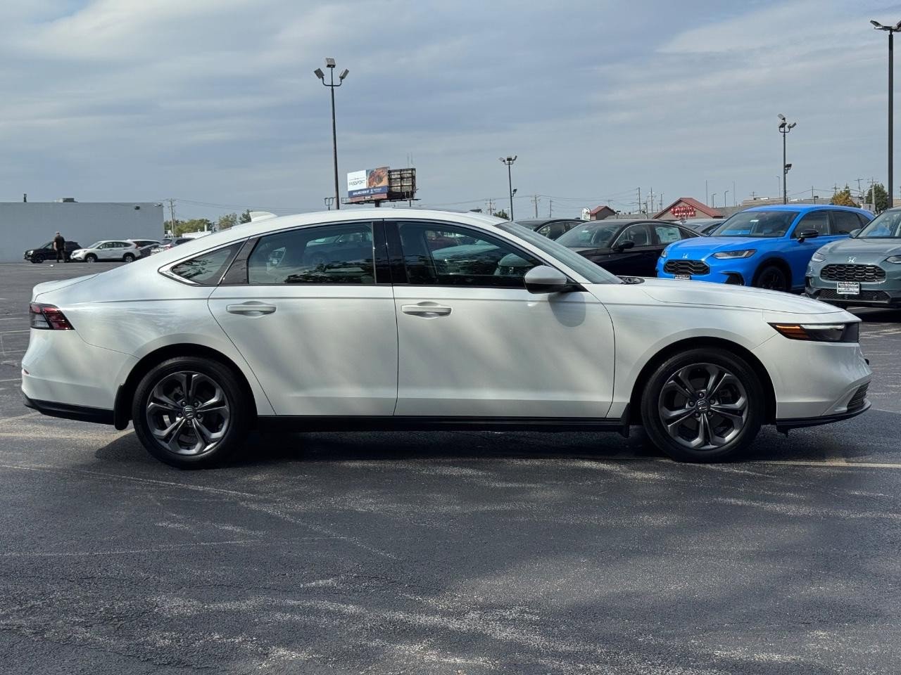 Used 2023 Honda Accord EX image 2