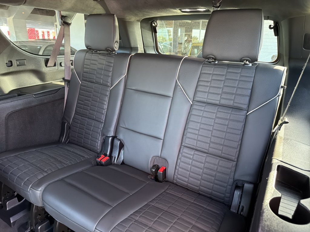 Certified 2025 Cadillac Escalade ESV V w/ LPO, ONYX Package AWD/4WD image 22