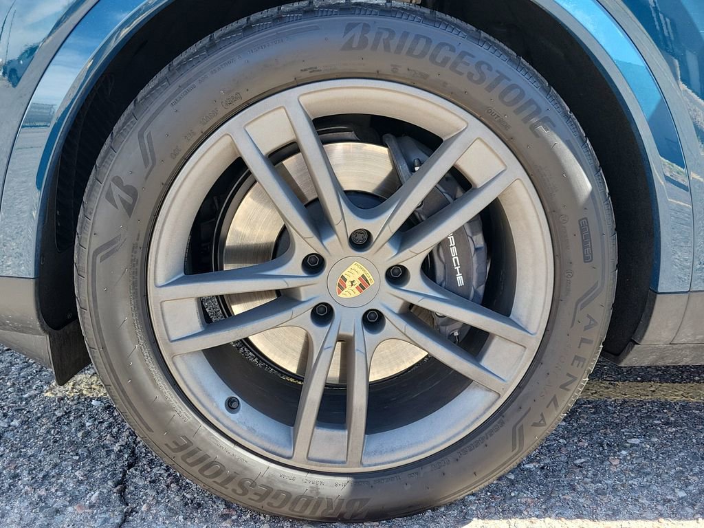 Used 2025 Porsche Cayenne Coupe image 16