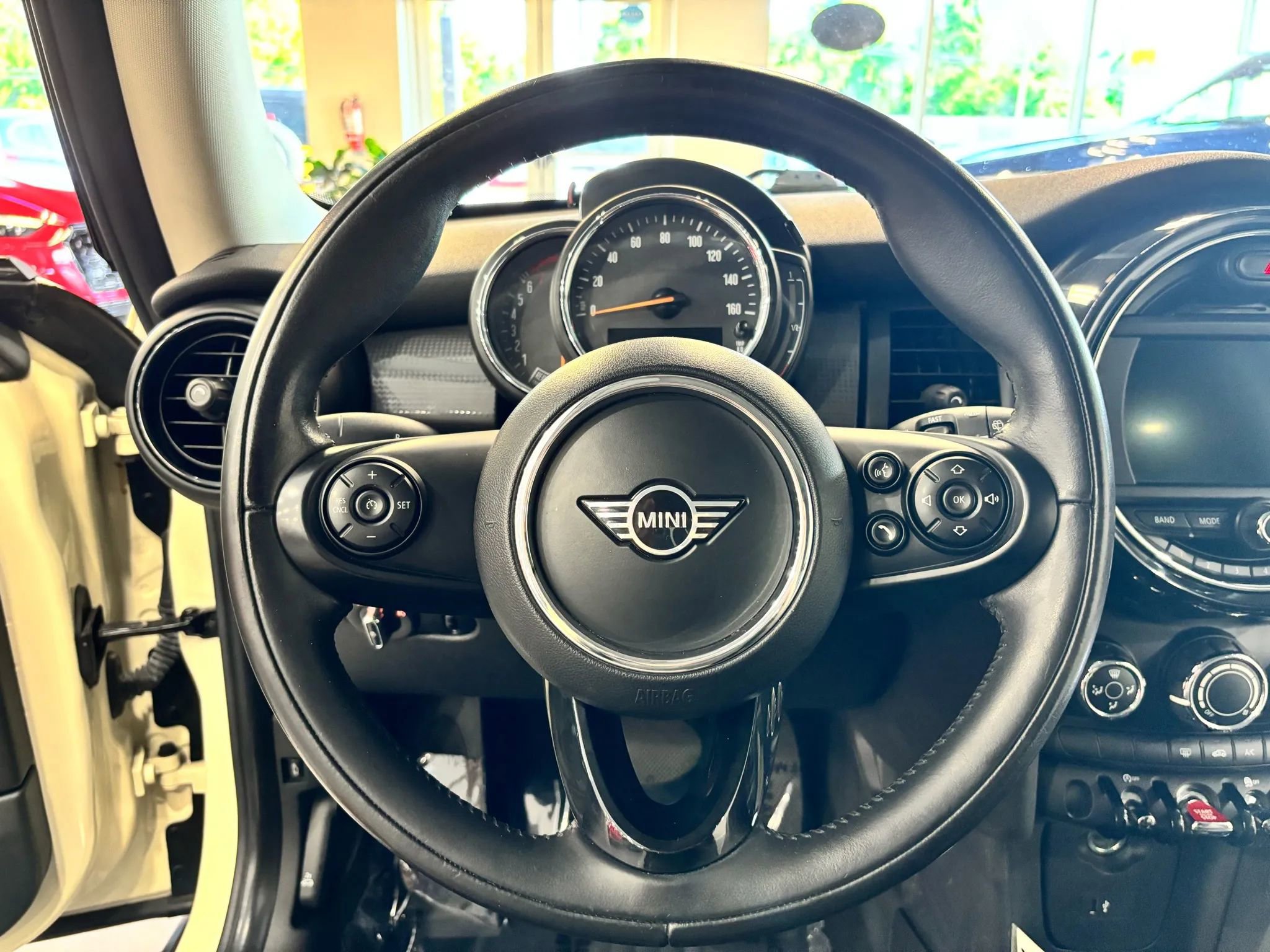 Used 2019 MINI Cooper 2-Door Hardtop w/ Signature Upholstery Package image 23