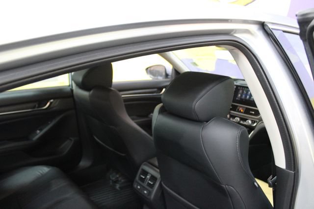 Used 2018 Honda Accord Touring image 10