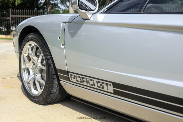 Used 2005 Ford GT RWD image 63