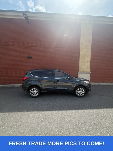 Used 2019 Ford Escape SEL AWD/4WD video 1