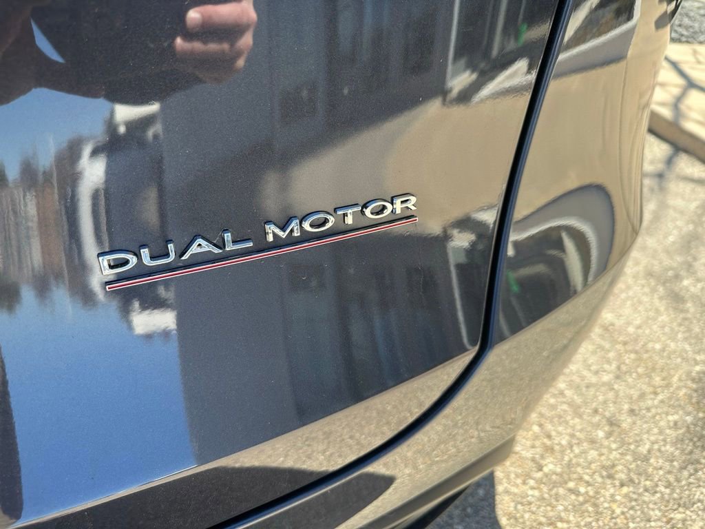 Used 2023 Tesla Model Y Performance image 11