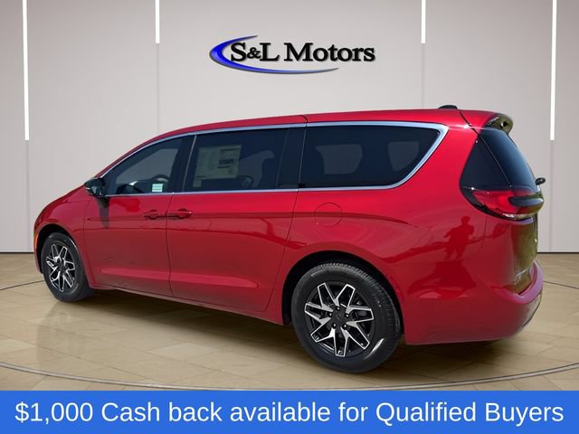 New 2027 Chrysler Pacifica Limited FWD image 8