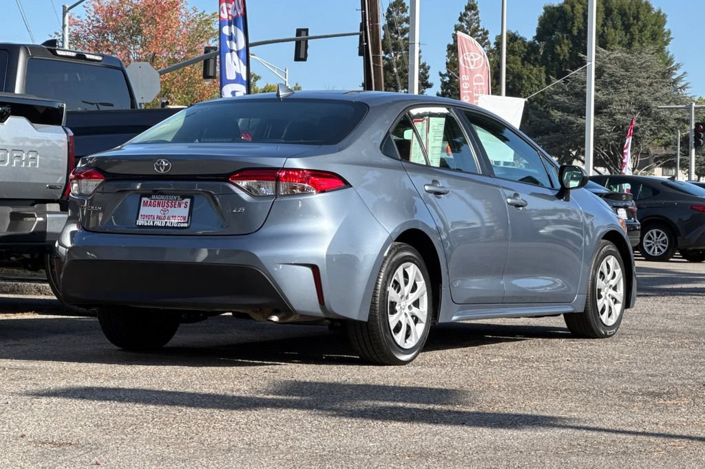 Certified 2025 Toyota Corolla LE FWD image 3