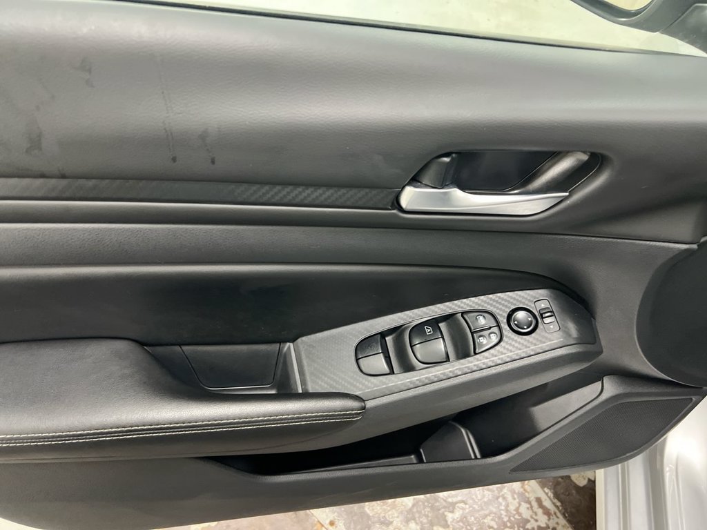 Used 2024 Nissan Altima 2.5 SV FWD image 20