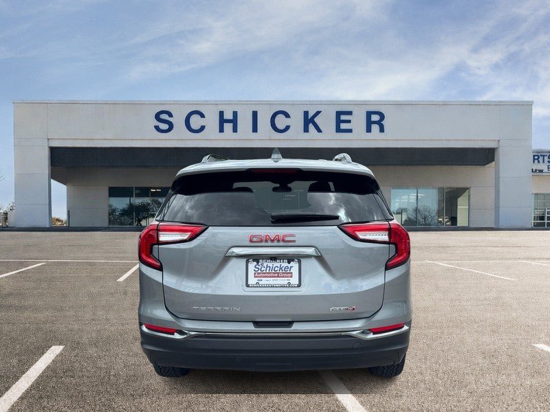 Used 2023 GMC Terrain AT4 w/ GMC Pro Grade Package AWD/4WD image 4