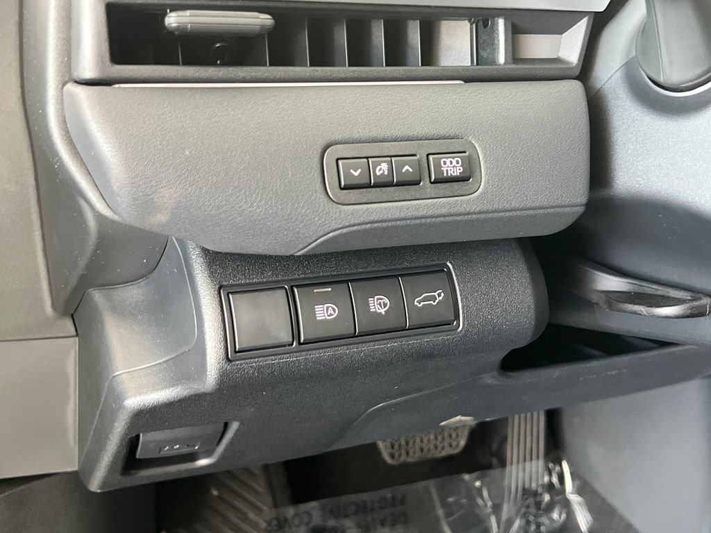 New 2026 Subaru Solterra AWD/4WD image 28