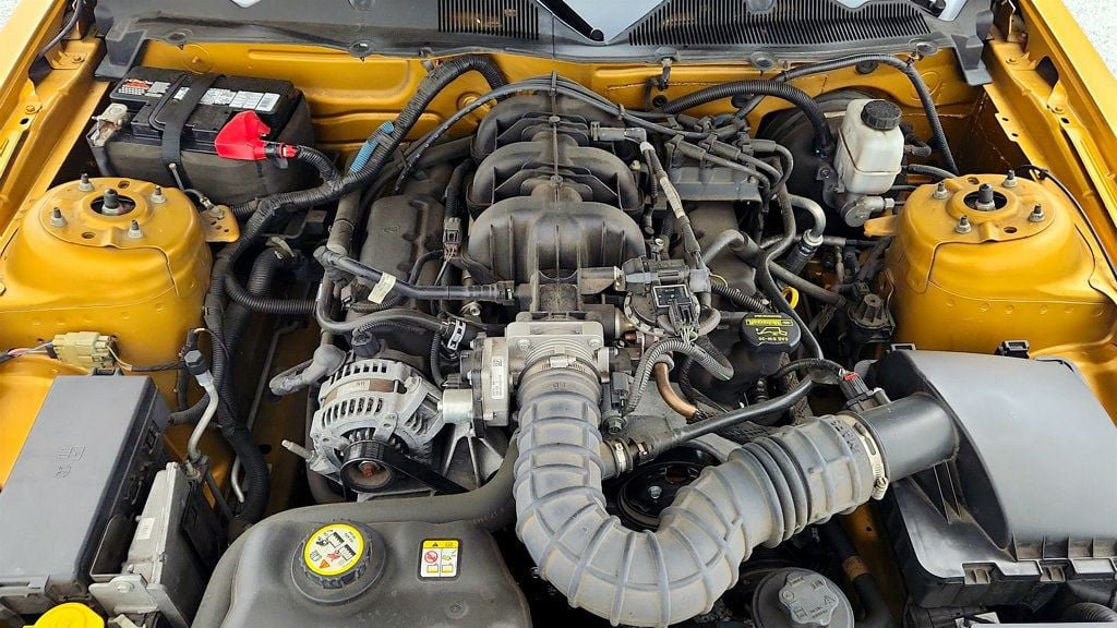 Used 2010 Ford Mustang Coupe RWD image 24