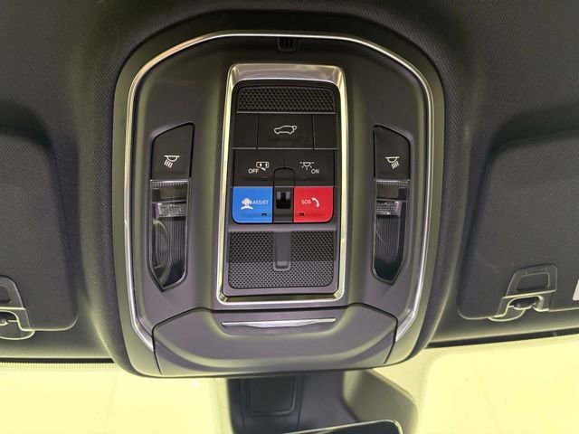 Used 2022 Jeep Grand Cherokee Trailhawk w/ Luxury Tech Group III image 15