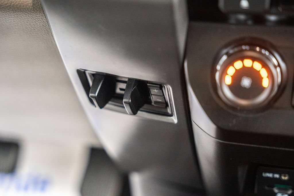 Used 2015 Ford F150 XLT w/ Equipment Group 302A Luxury AWD/4WD image 32