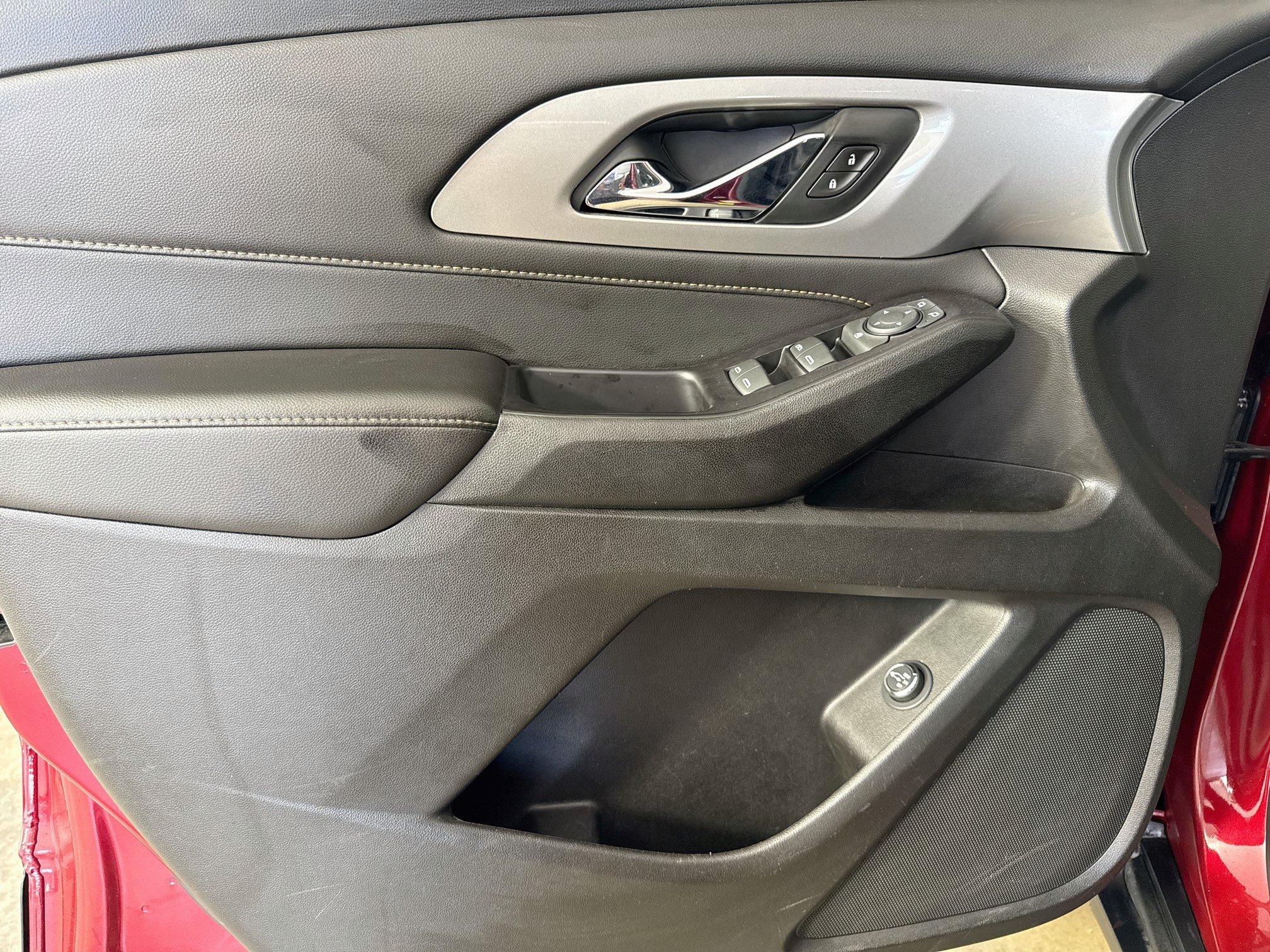 Used 2020 Chevrolet Traverse LT FWD image 19