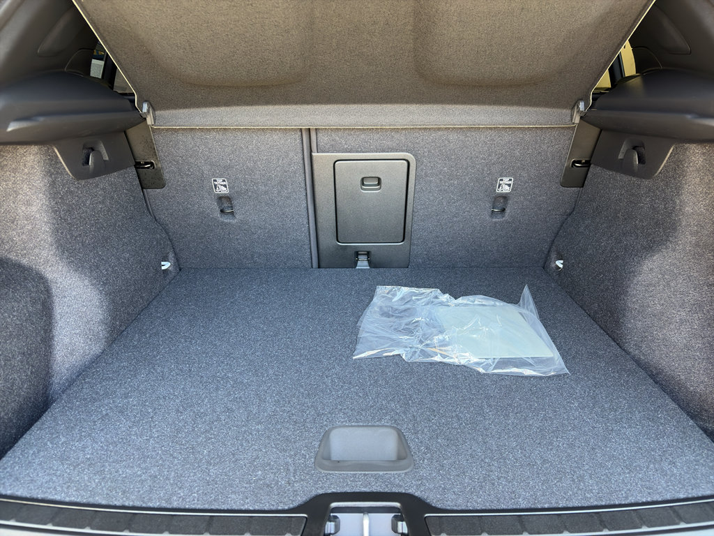 New 2026 Volvo XC40 B5 Core AWD/4WD image 13