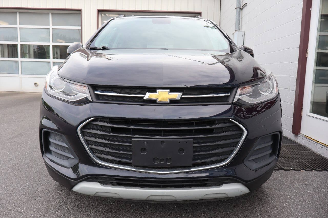 Used 2021 Chevrolet Trax LT w/ LT Convenience Package AWD/4WD image 2