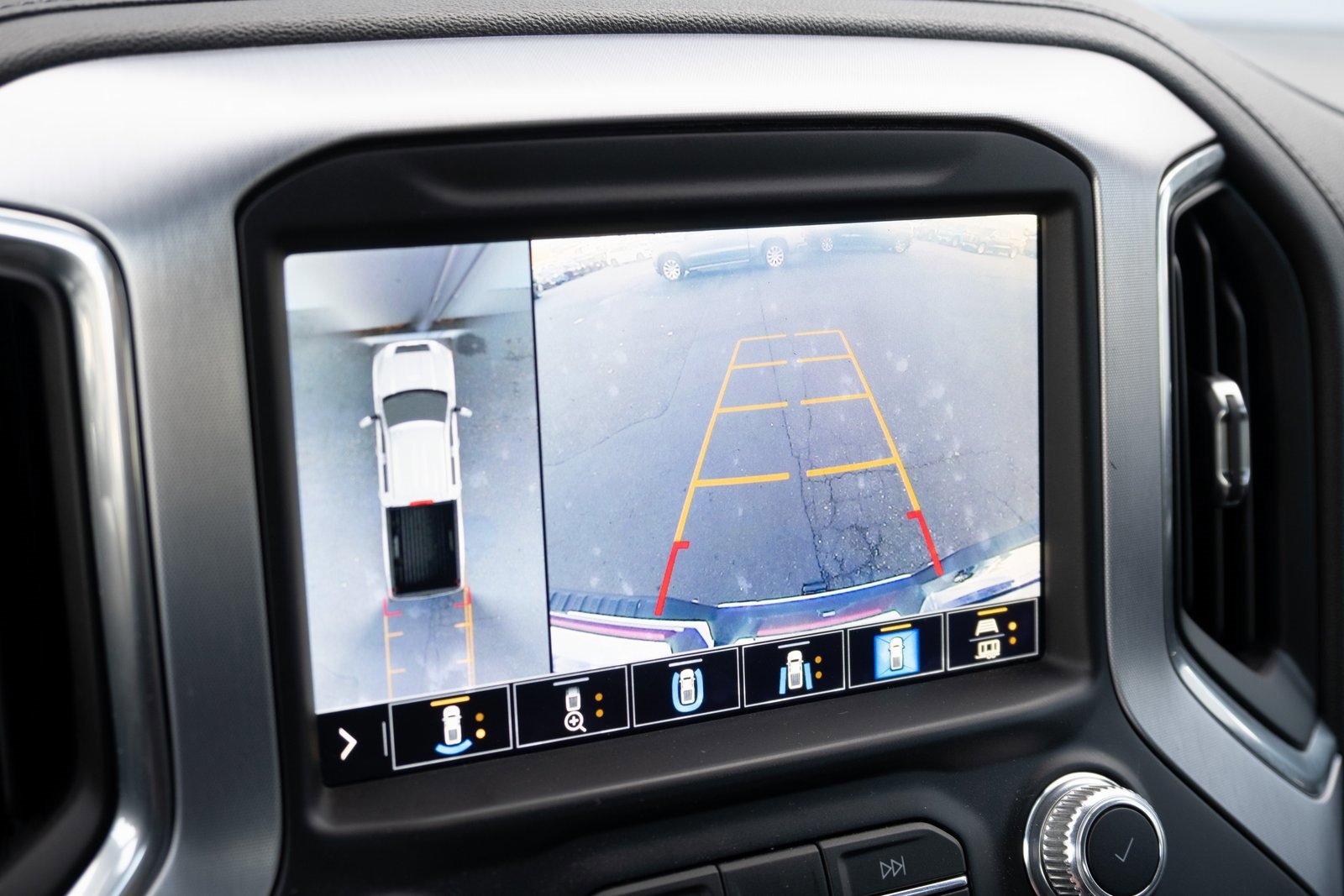 Used 2021 GMC Sierra 3500 SLT w/ SLT Premium Package image 4