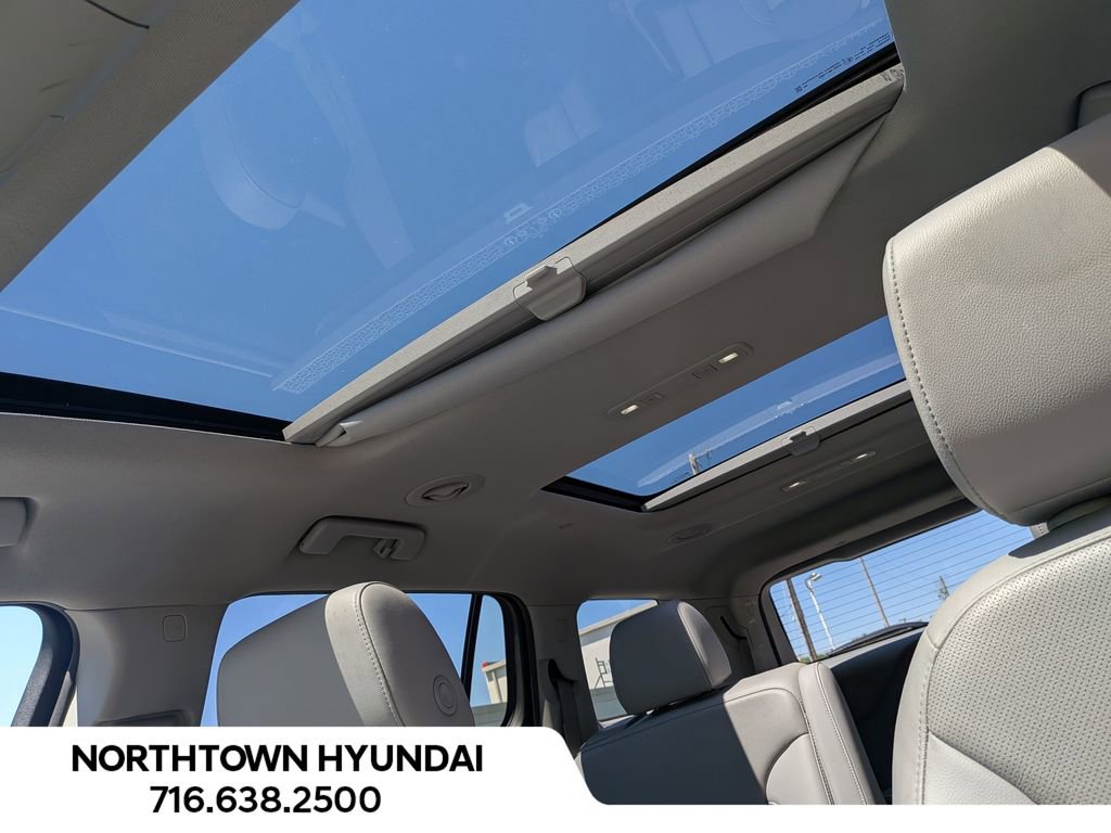 Used 2021 GMC Acadia SLT w/ Technology Package AWD/4WD image 9