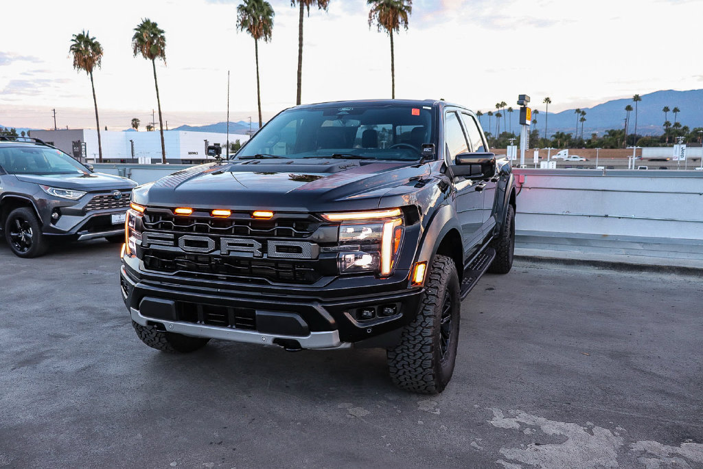Used 2025 Ford F150 Raptor AWD/4WD image 4