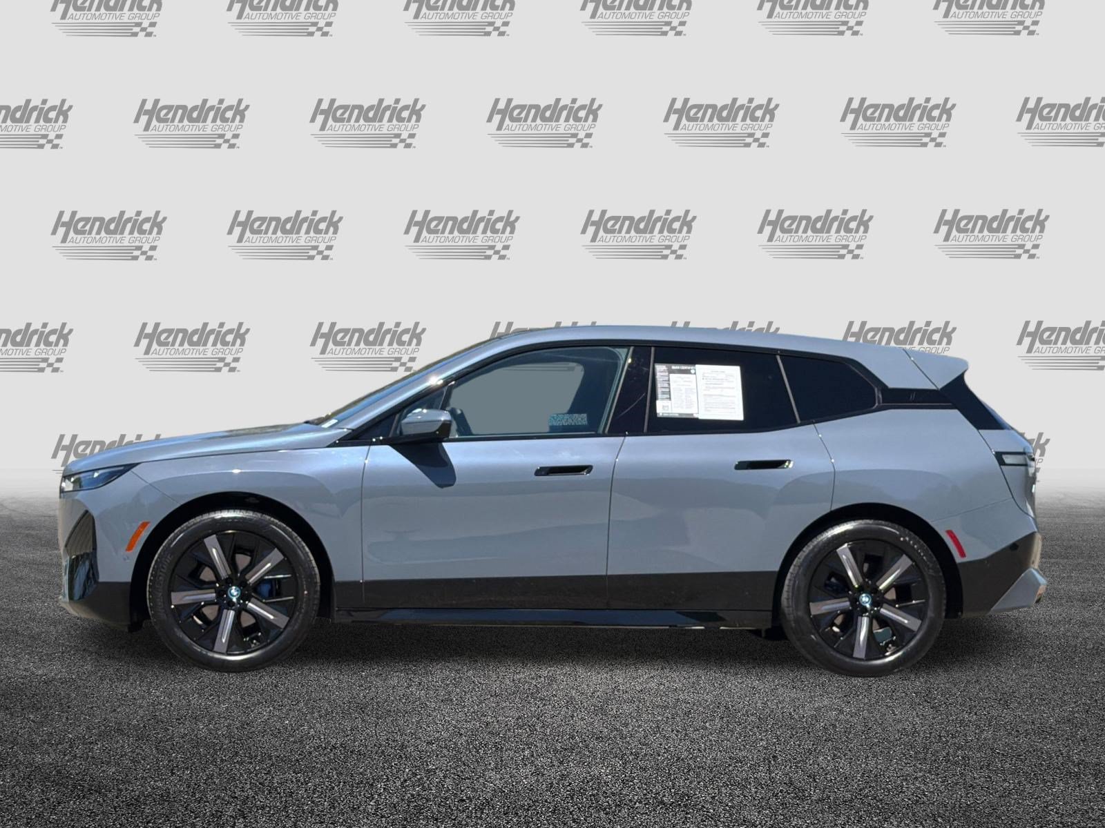 Used 2024 BMW iX xDrive50 w/ Premium Package AWD/4WD image 8