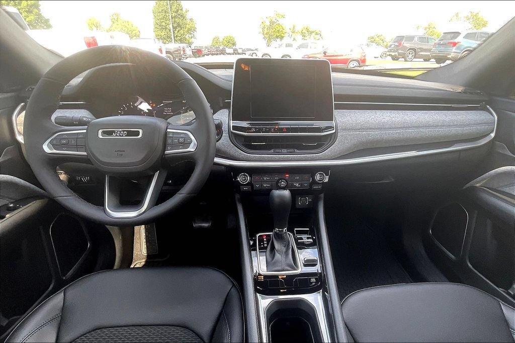 New 2025 Jeep Compass Latitude w/ Convenience Group AWD/4WD image 5