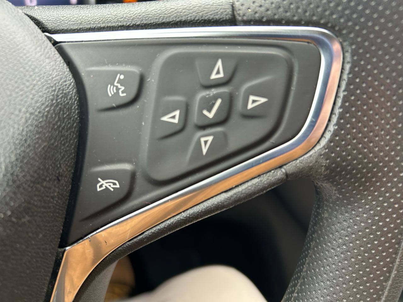 Used 2020 Chevrolet Equinox LT image 19