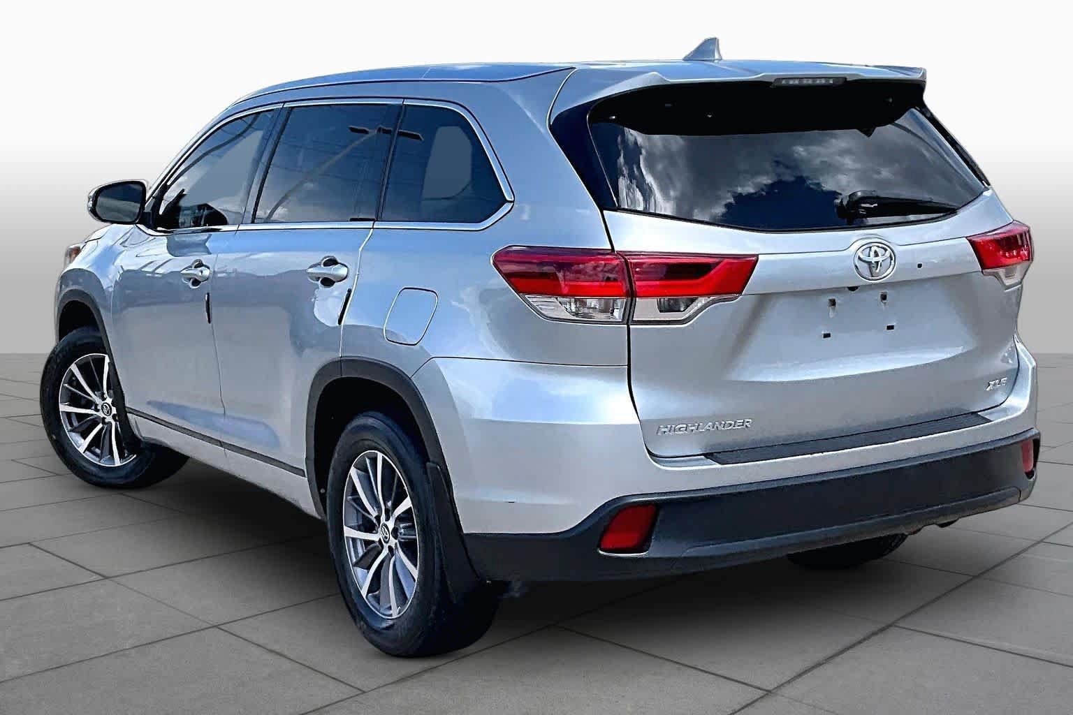Used 2018 Toyota Highlander XLE FWD image 12