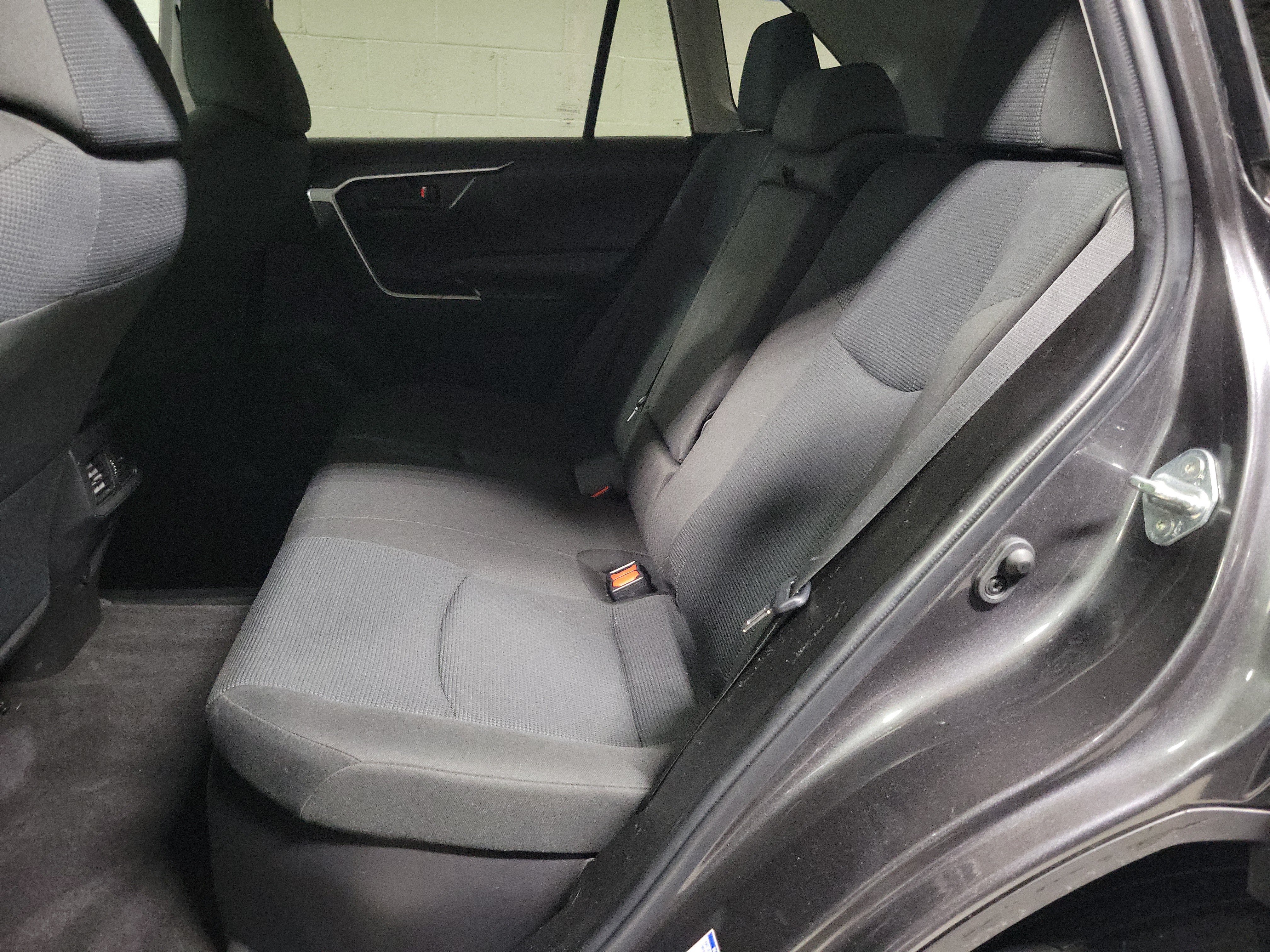 Used 2022 Toyota RAV4 LE AWD/4WD image 11
