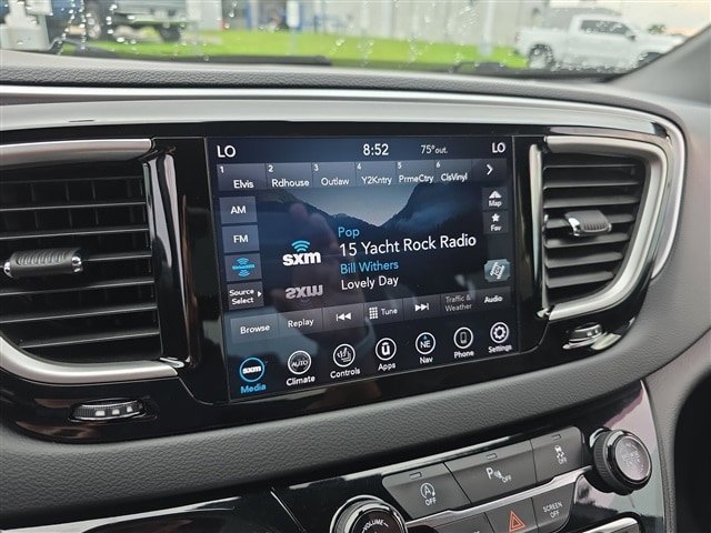 Used 2020 Chrysler Pacifica Touring-L Plus w/ S Appearance Package FWD image 12