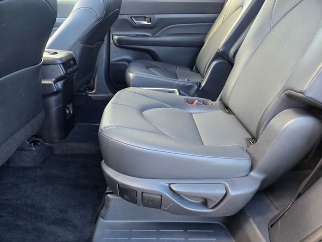 Certified 2025 Toyota Grand Highlander AWD image 12