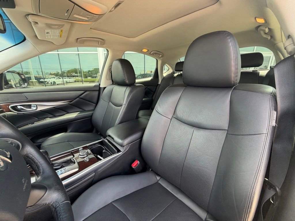 Used 2015 INFINITI Q70 3.7 RWD image 12