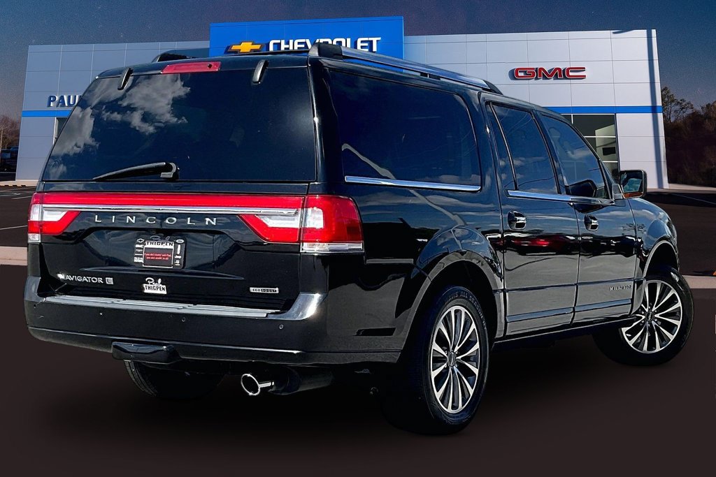 Used 2016 Lincoln Navigator L Select RWD image 7