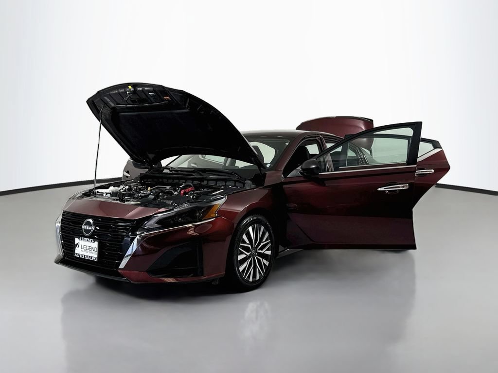 Used 2024 Nissan Altima 2.5 SV FWD image 16