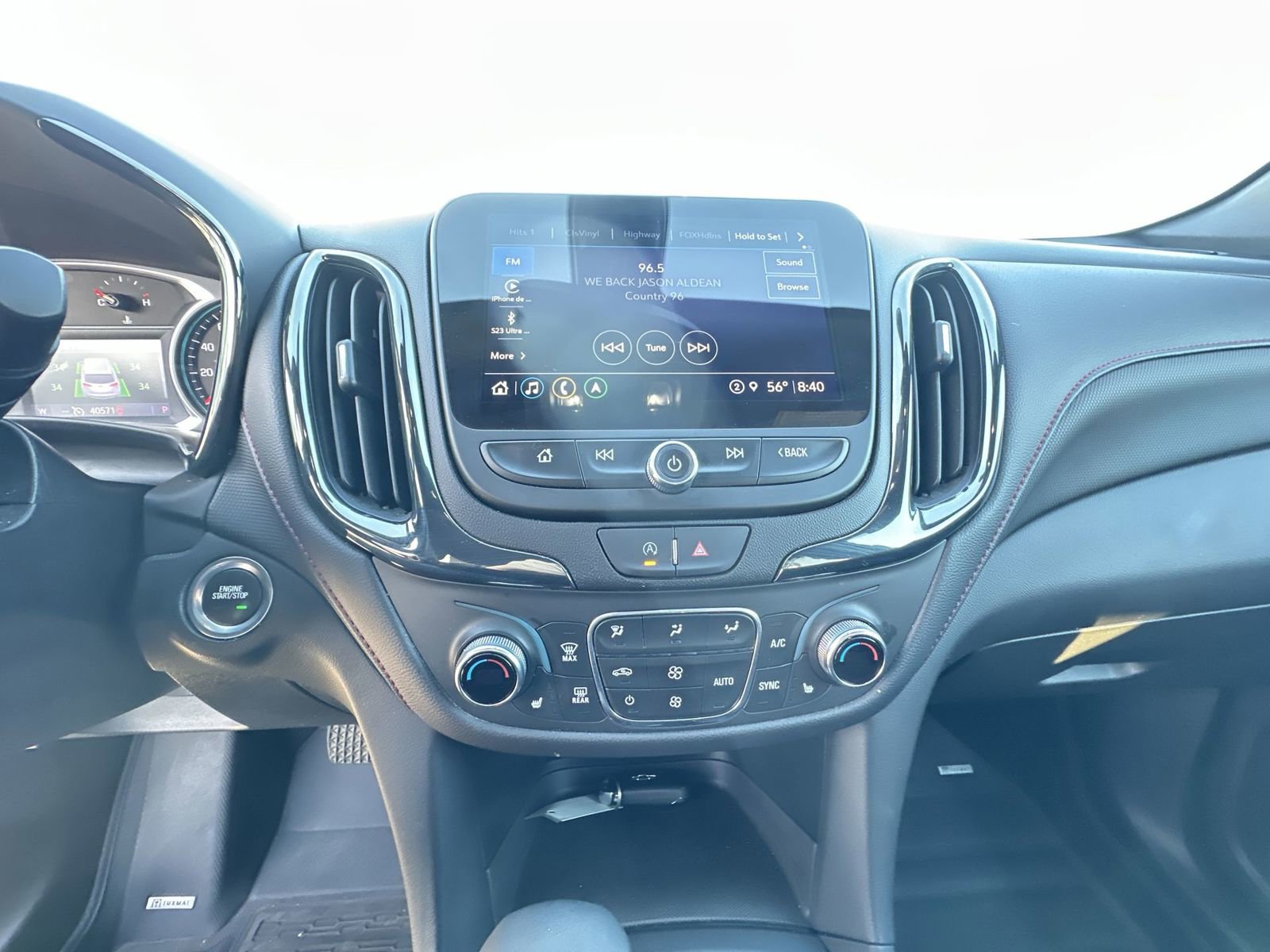 Used 2022 Chevrolet Equinox RS w/ Infotainment Package FWD image 13