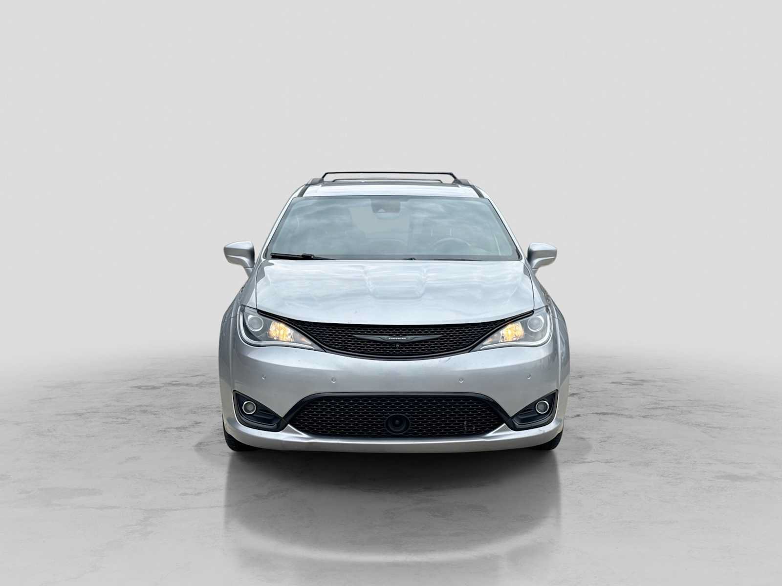 Used 2018 Chrysler Pacifica Touring-L w/ Advanced Safetytec Group FWD image 9