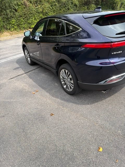 Used 2024 Toyota Venza Limited AWD/4WD image 3