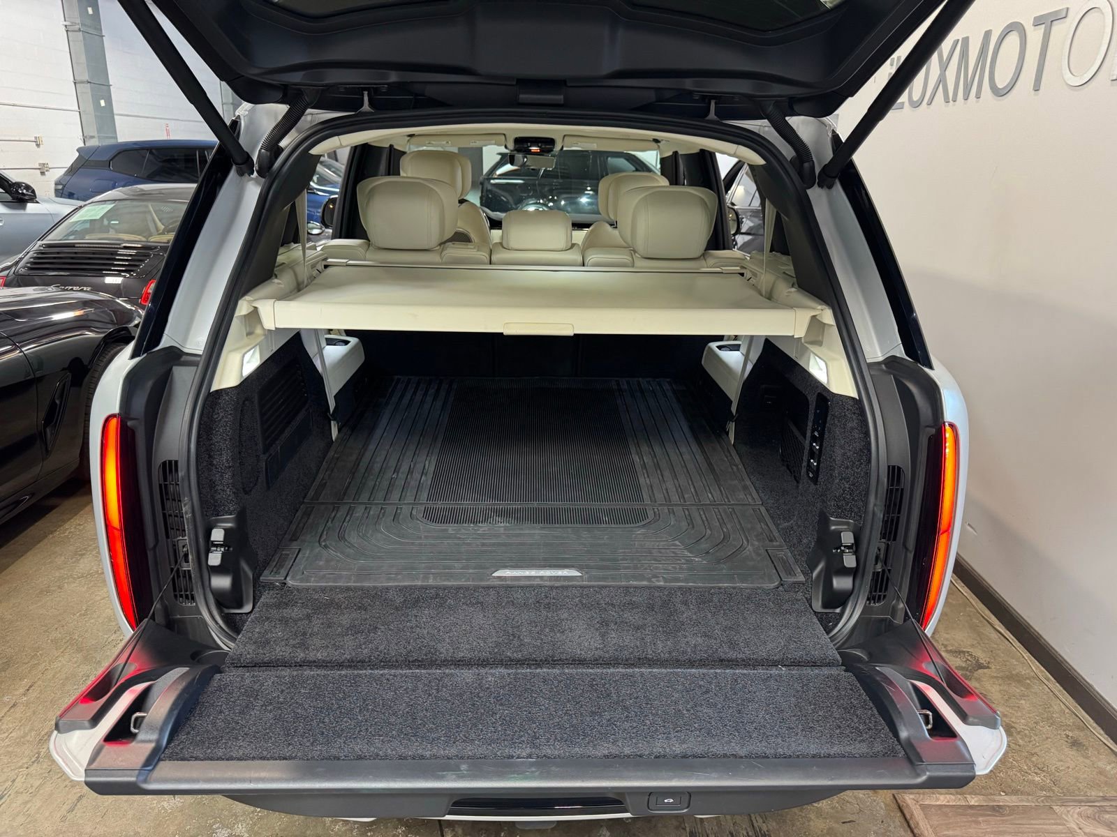 Used 2025 Land Rover Range Rover Long Wheelbase Autobiography image 20