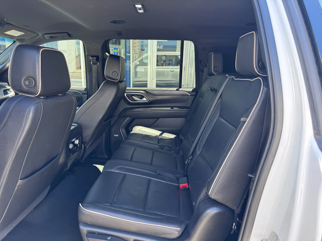 Used 2023 GMC Yukon XL SLT AWD/4WD image 11