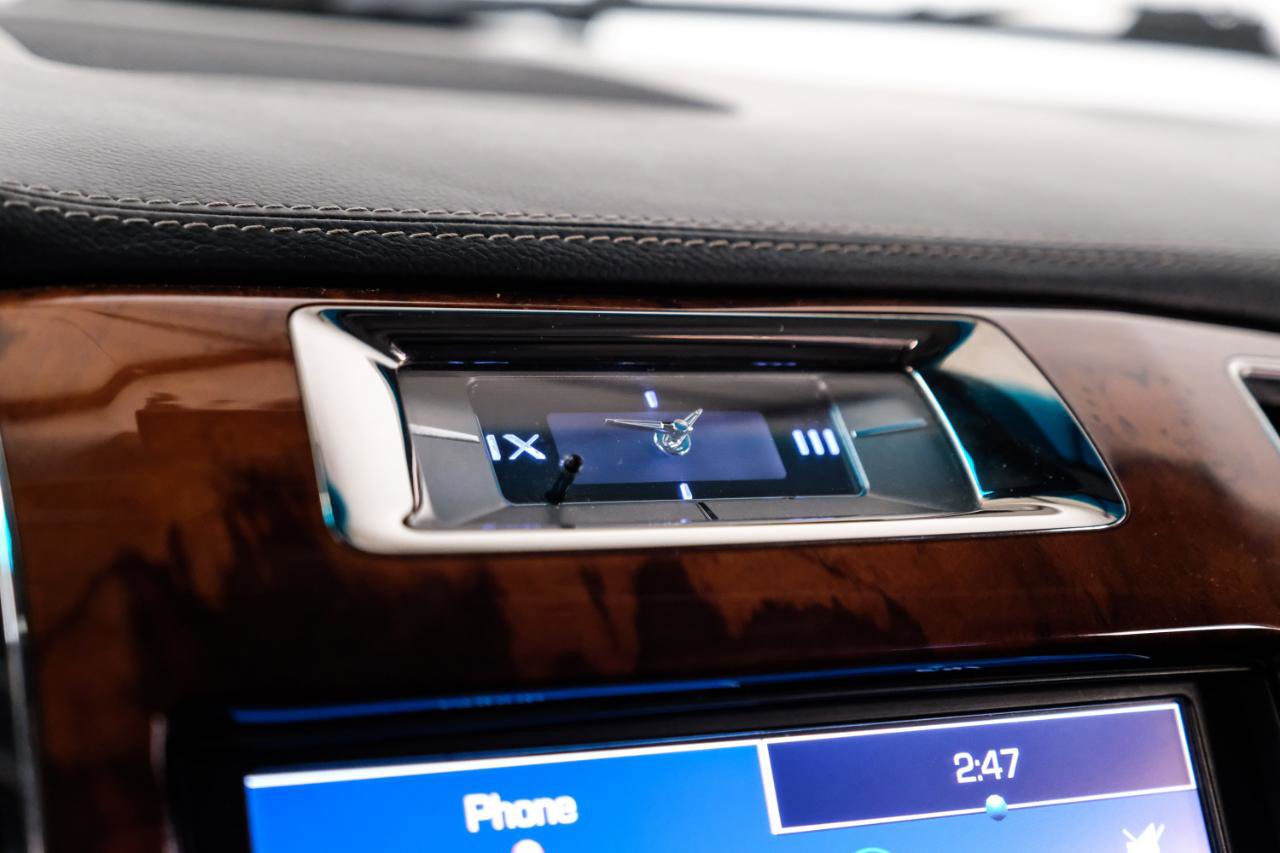 Used 2013 Cadillac Escalade Platinum RWD image 33