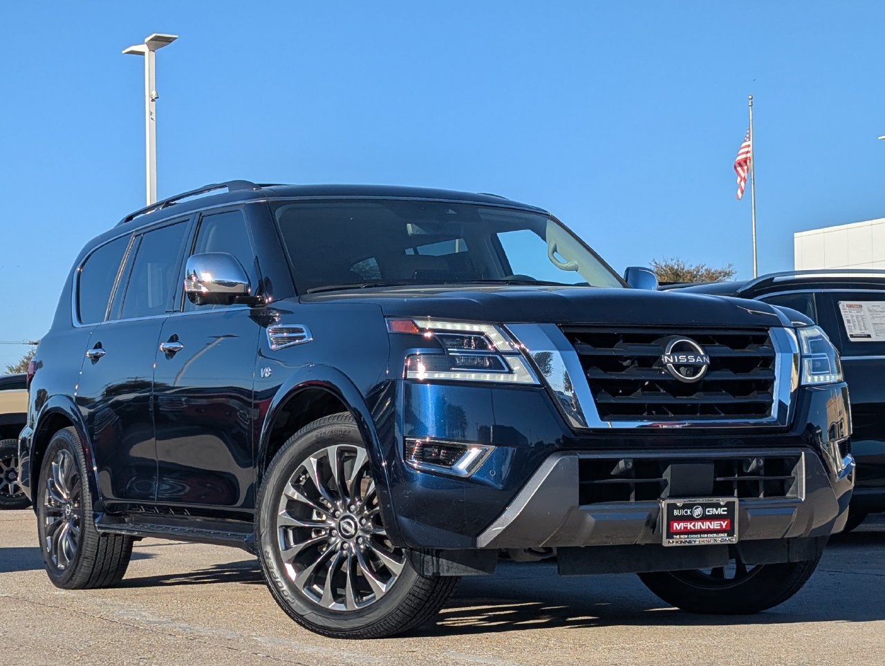 Used 2022 Nissan Armada Platinum w/ Captain's Chairs Package RWD image 2