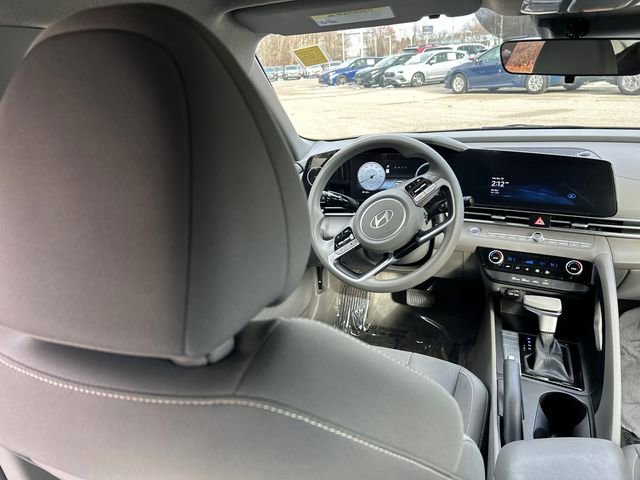Used 2024 Hyundai Elantra SEL image 28
