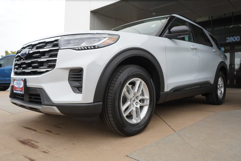 New 2026 Ford Explorer Active RWD image 5