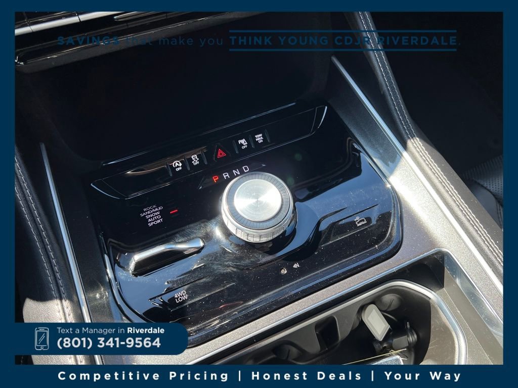 Used 2024 Jeep Wagoneer 4WD w/ HD Trailer Tow Package image 24