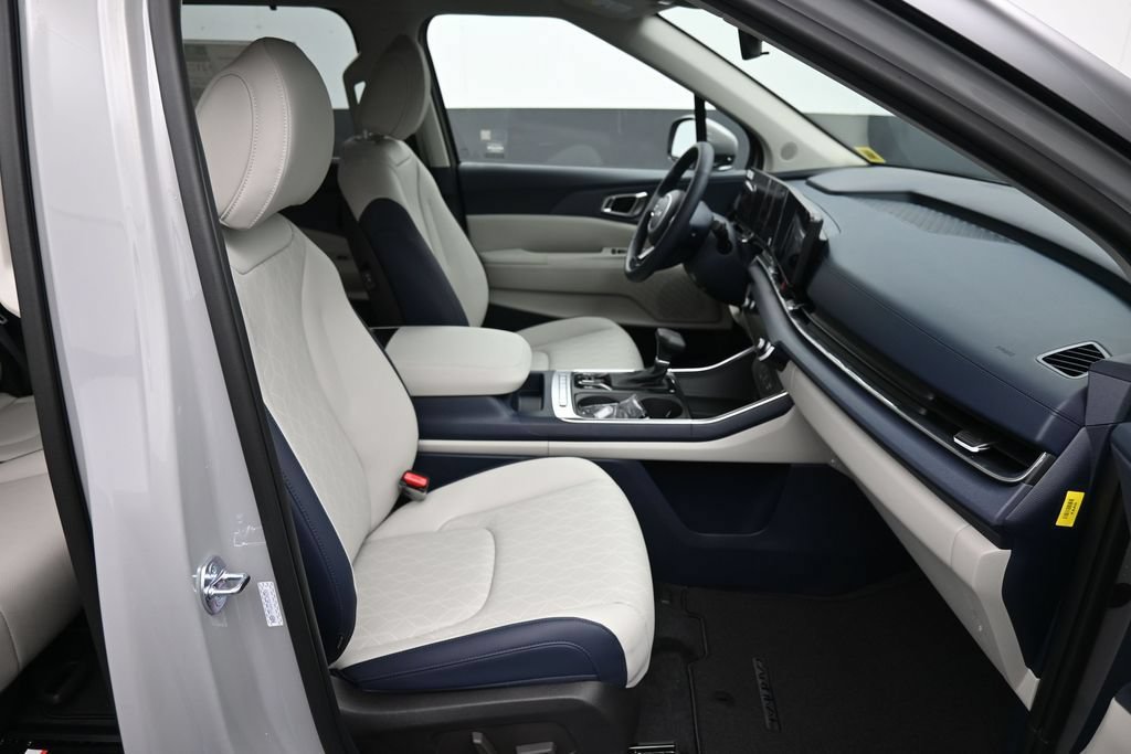 New 2026 Kia Carnival EX FWD image 26