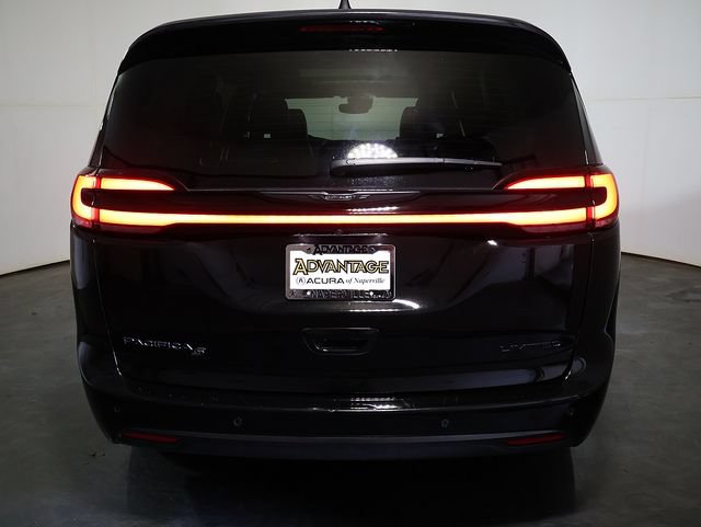 Used 2025 Chrysler Pacifica Limited FWD image 10