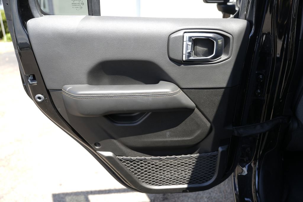 Used 2025 Jeep Wrangler Unlimited Sahara w/ Safety Group AWD/4WD image 26
