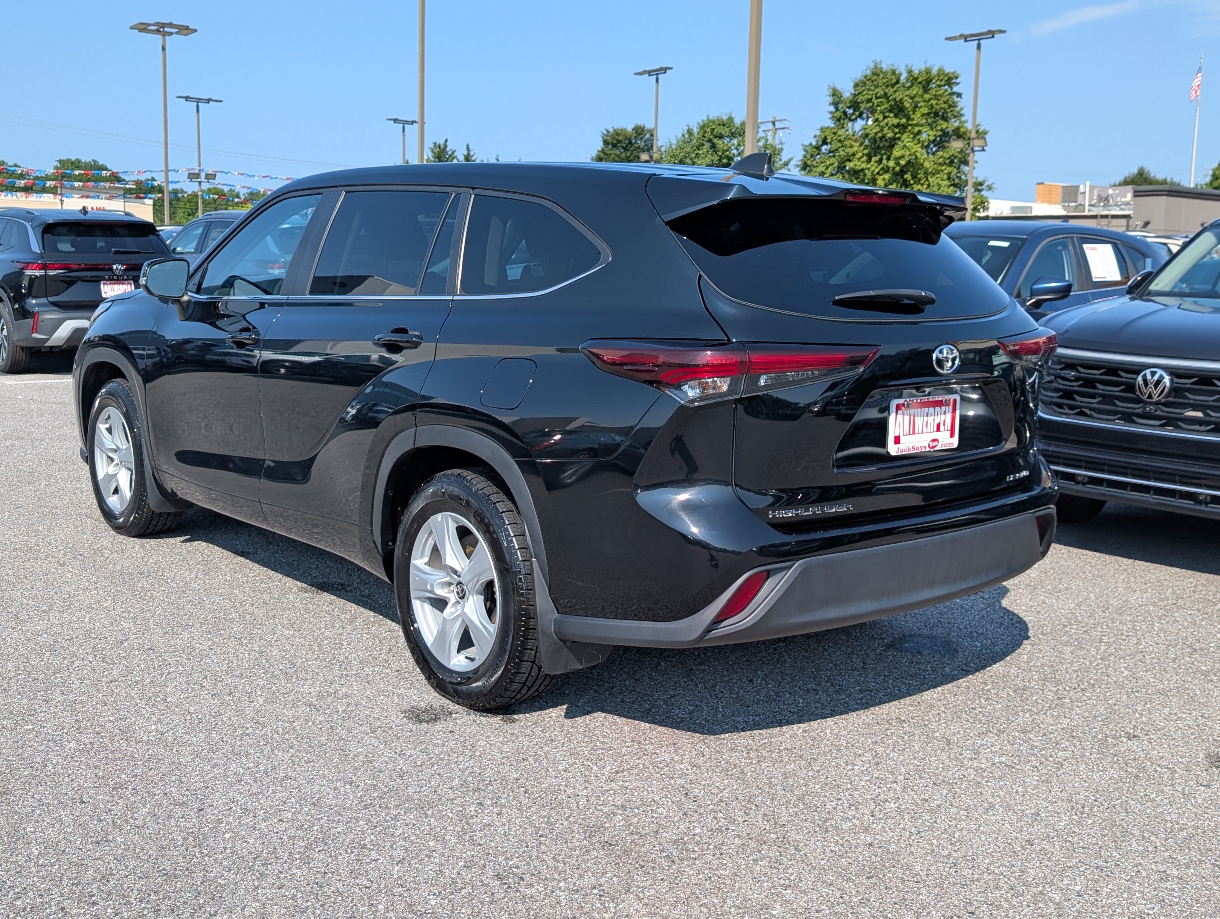 Used 2025 Toyota Highlander LE AWD/4WD image 5